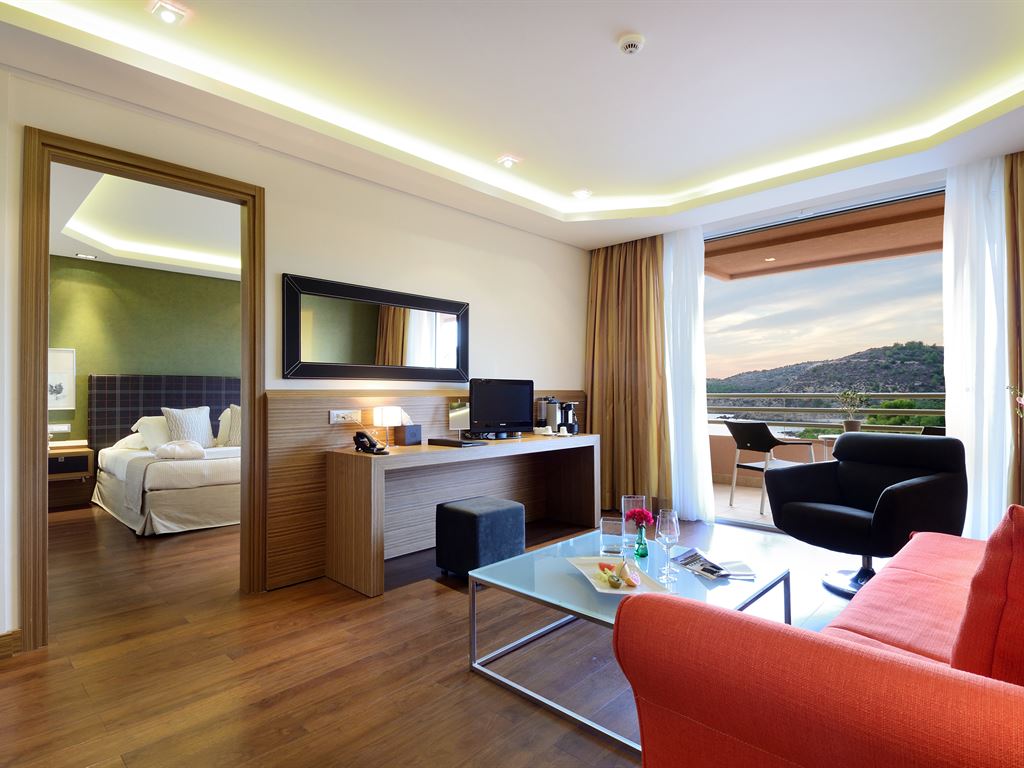 Royal Paradise Beach Resort & Spa 5-13